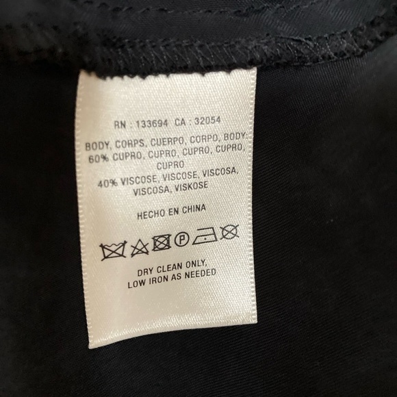 𝅺PAPER Crown black off the shoulder top. - Picture 3 of 4